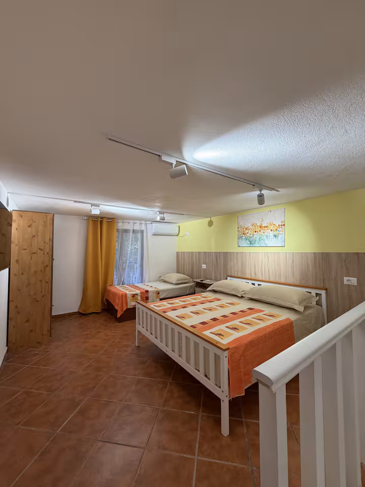 Room 04