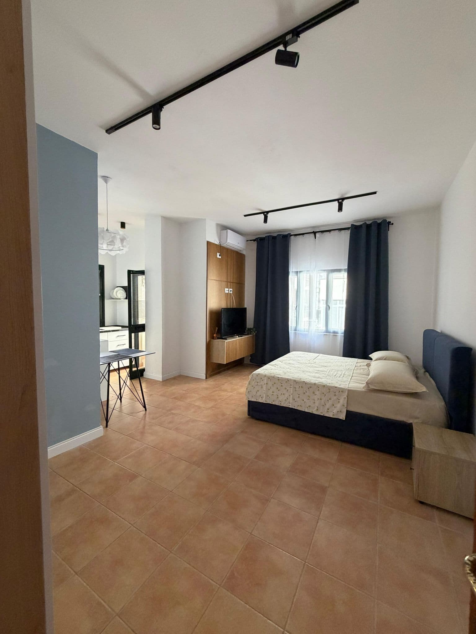 Room 08